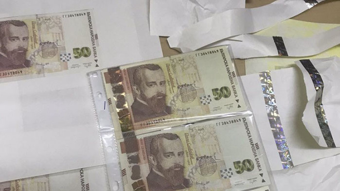 Задържаните са изготвяли и разпространявали парите Криминалисти на ОДМВР -