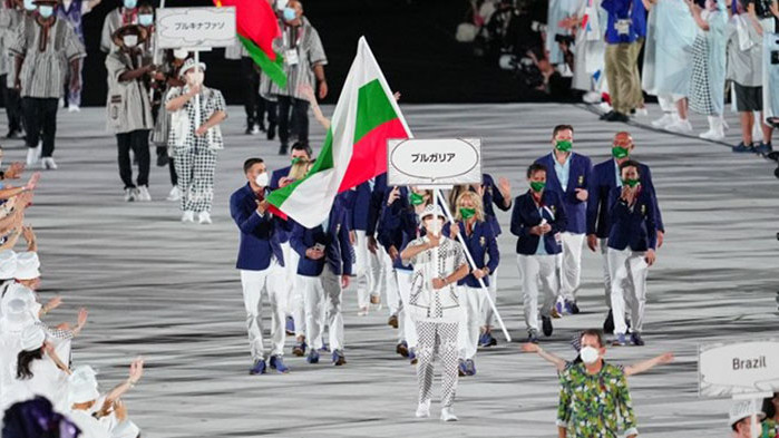 Виж дефилето на българските спортисти. Защо трибагреникът се появи на стадиона по-късно?