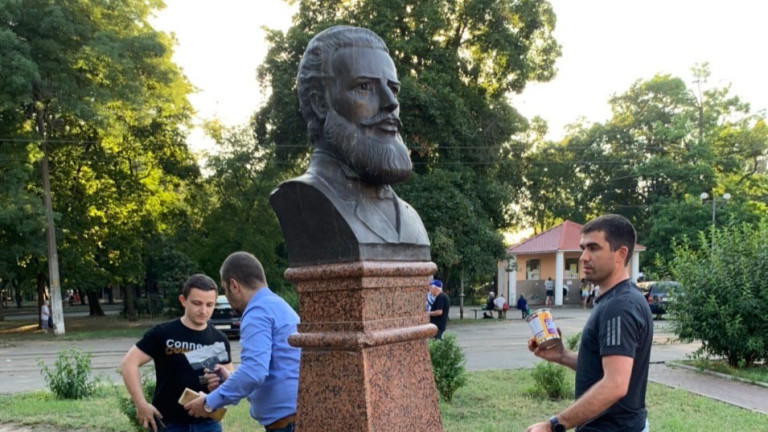 Възстановиха паметника на Христо Ботев в Одеса
