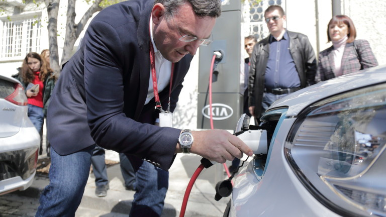 До седем години електрическите превозни средства ще станат по-евтини за