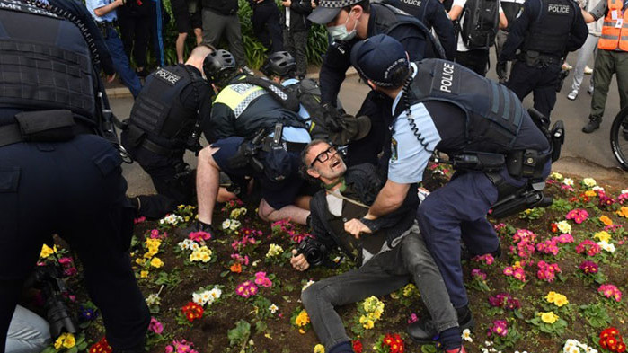 Арести в Австралия по време на протест срещу COVID мерките в страната (СНИМКИ)