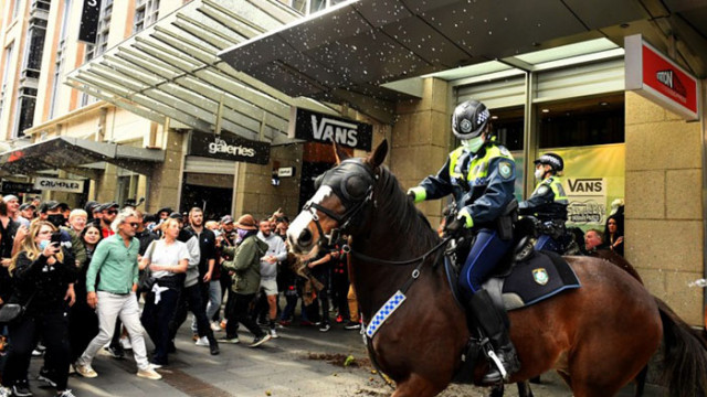 Хиляди протестиращи срещу противоепидемичните ограничения излязоха по улиците на Сидни