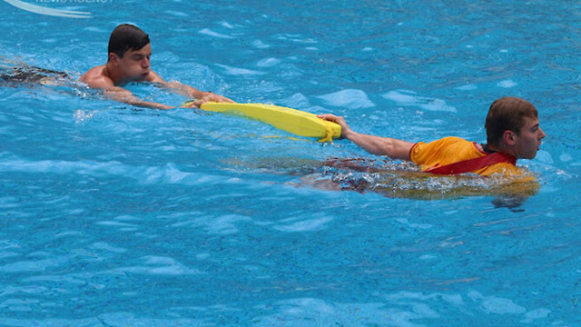 Плуването в горещината след употреба на алкохол може да доведе