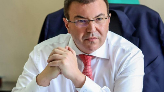 Бившият здравен министър Костандин Ангелов алармира за нарастващия брой заразени