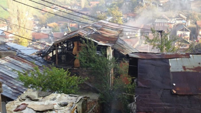 Сигнал за горяща къща в кв Шекер махала в Пловдив