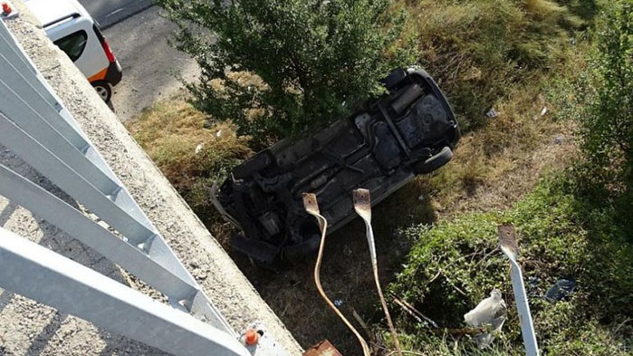 Кола е паднала в коритото на река Хасковска