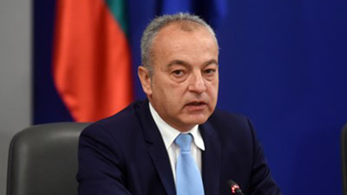 Това, което предлага служебното правителство, е всички пенсионери да получат