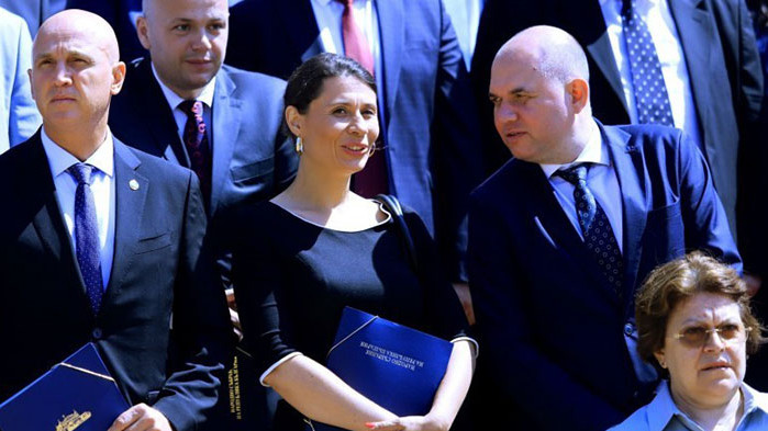 От профила във Фейсбук на журналиста Михаил Кръстев Когато фейсбук