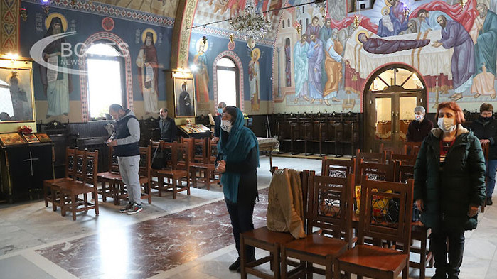 Православната църква почита Св. Пантелеймон и Св. Седмочисленици
