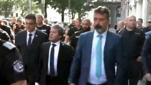 С възгласи Предатели ДПС еничари мафия протестиращи съпроводиха представителите на