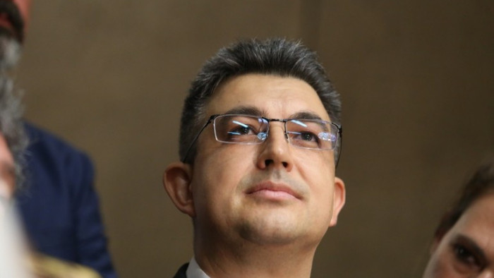 Кандидат-премиерът управлява 14 служители в офис на международна фирма в