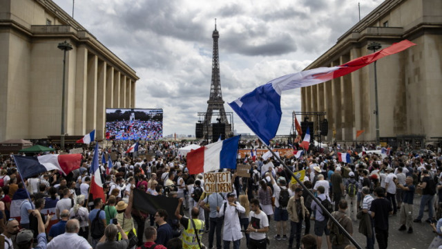Големи демонстрации срещу затягането на противоепидемичните мерки се очакват днес във Франция за пореден