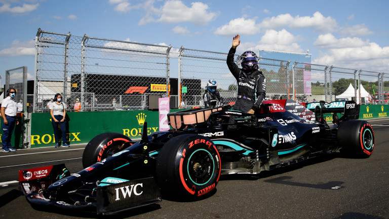 Люис Хамилтън ще стартира от първа позиция в утрешното състезание