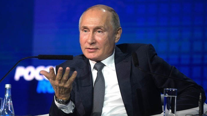 Путин се подиграва с американското посолство