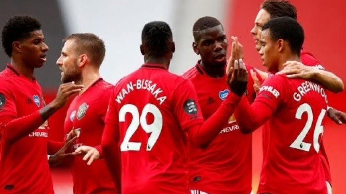 Манчестър Юнайтед прегази Борнемут и гледа към ШЛ