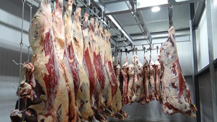 Огнища на коронавирус в месопреработвателни предприятия в Австрия