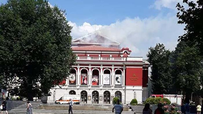 Гори пожар в операта в Русе