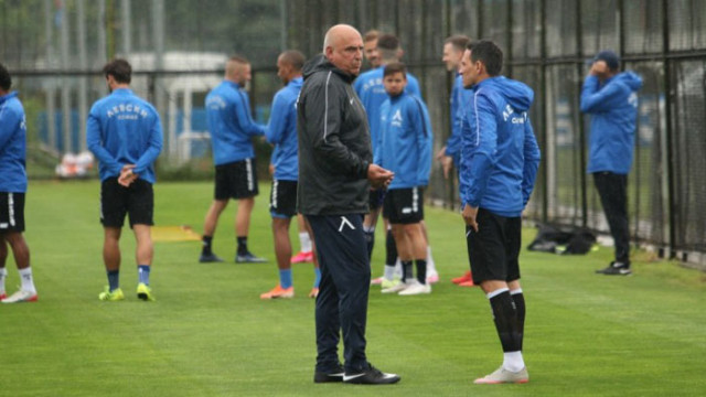 Всички в Левски с отрицателни тестове за корона вирус