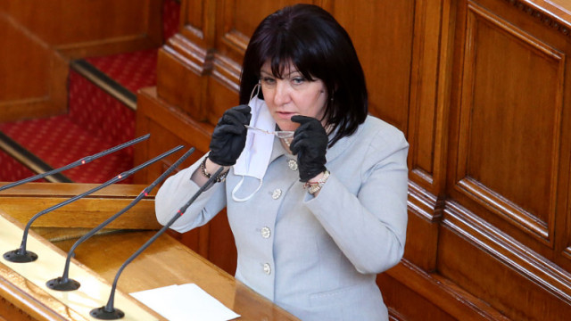 Караянчева е оптимист - този път няма да има служебно правителство, не е и 2013 г.