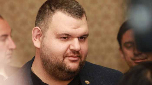 Доган и Пеевски се отказват от охраната си, призовали Радев да прати НСО в Дубай?