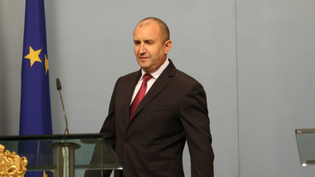 Румен Радев сочи изхода: Оставка на правителството и главния прокурор