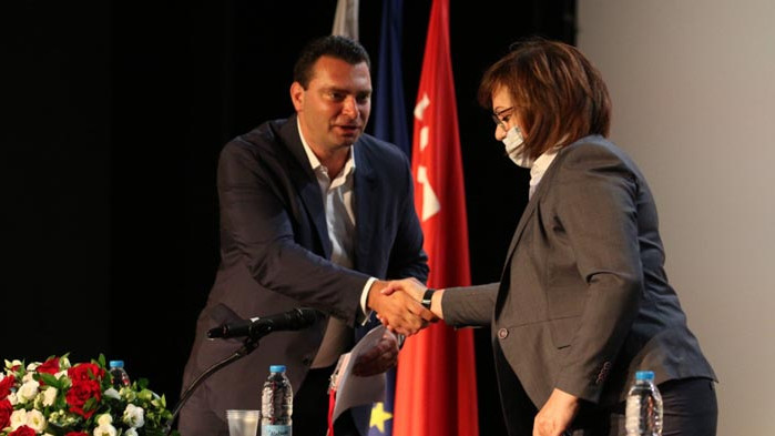 Нинова: Това, което става навън, е вот на недоверие на хората