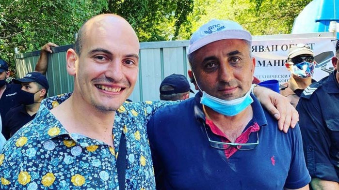 Димитър Стоянов от „Биволъ“ в щастлива прегръдка с брата на Карадайъ