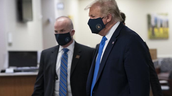 Тръмп се появи с маска