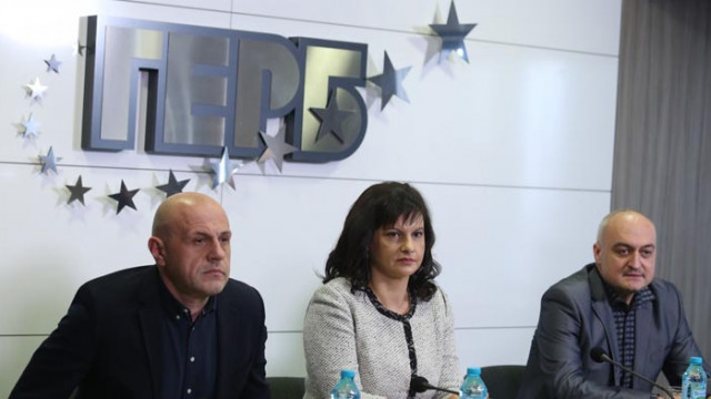 Дариткова: Ако Радев иска да реализира политически проект, да излезе от президентството