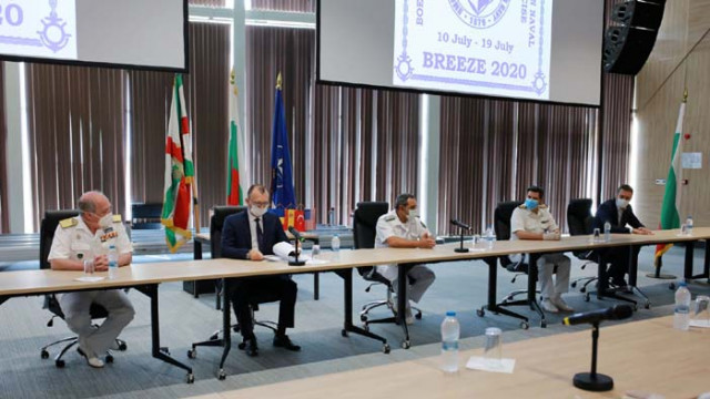 Учението „Бриз 2020” продължава с предпоходна подготовка на корабите и протоколни мероприятия