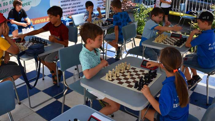 Ясни са победителите във II турнир по ускорен шах за купите на варненски ученически вестник