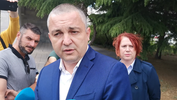 Робот и три плавателни съда отстраняват аварията във Варненското езеро