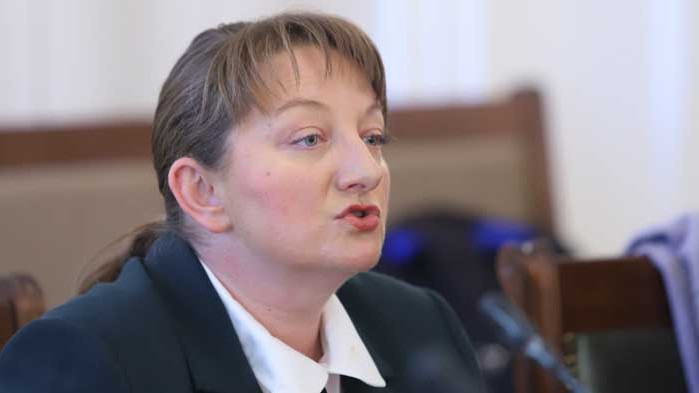 Деница Сачева: Предсрочните избори могат да бъдат най-рано през декември