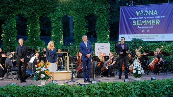 Музикалното „Варненско лято“ започна с блестящ концерт в Летния театър