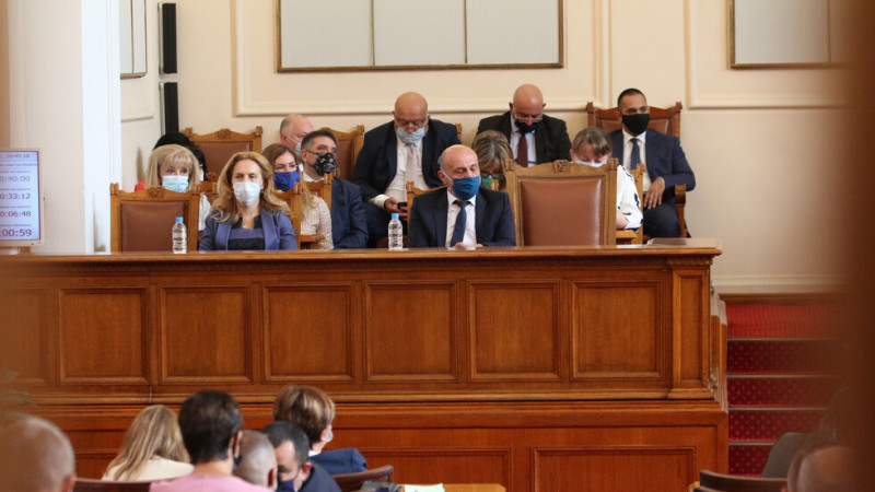 Вотът на недоверие към правителството не мина