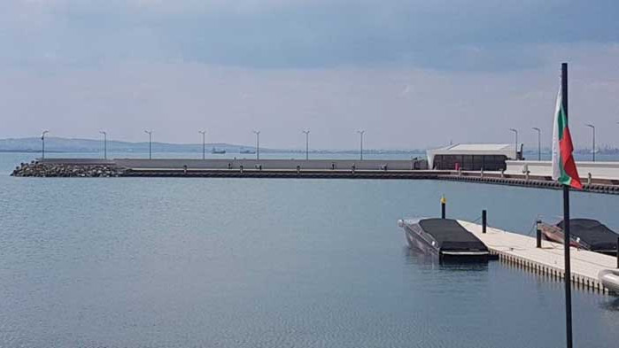 Пристанището и двуетажна постройка в парк „Росенец“ са незаконни, установи прокуратурата