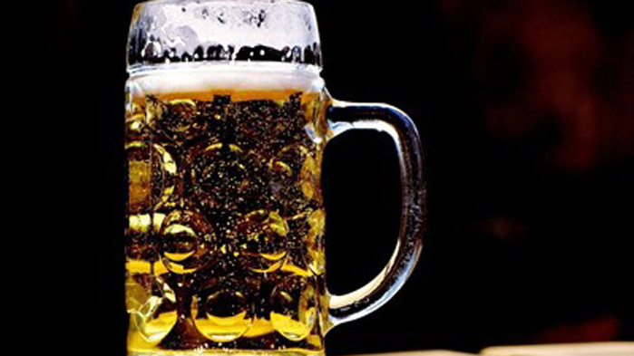Експерти: Продажбите на бира в заведенията са спаднали с 60%