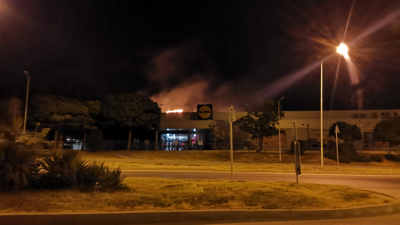 Пожар избухна над Лидъл във Владиславово