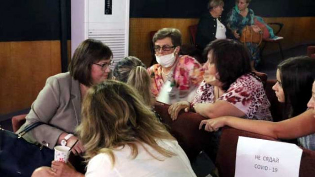 Нинова: Българските жени сме съзидателна сила, не мисирки