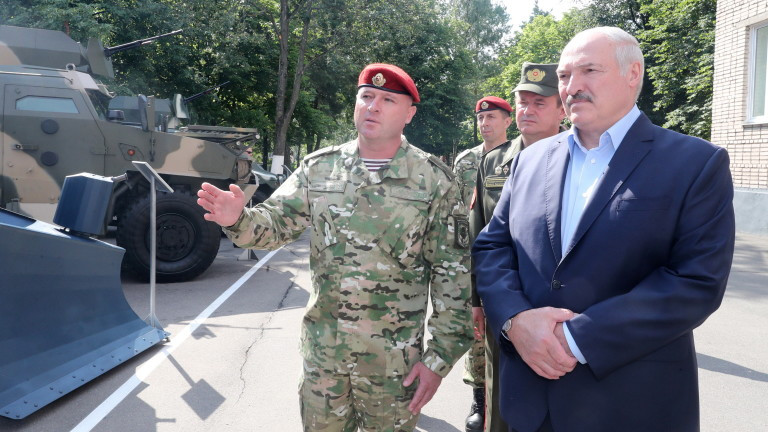 Лукашенко изкарал коронавируса "на крак"