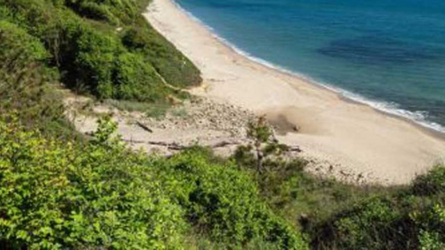 Проверен е сигнал за замърсяване с мазни буци на плаж „Иракли“