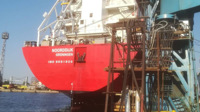 Трима моряци заразени на кораб в КРЗ "Одесос", ходили на дискотека