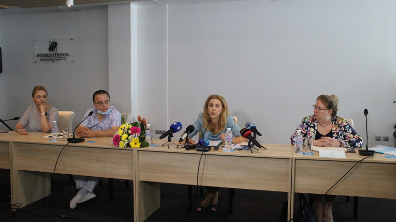 Министър Николова: Трябва да направим всичко за да задържим българите да почиват у нас