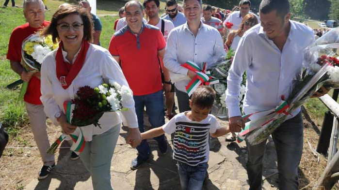 БСП поднесе венци и цветя на паметника на Бузлуджа