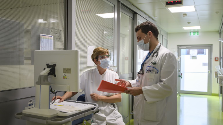 Скок на случаите с COVID-19 в Швейцария налагало засилване на мерките