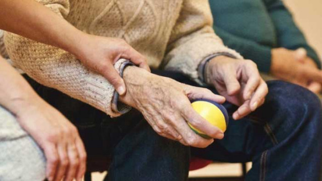 В дома за възрастни хора във Варна са заразени 91 души