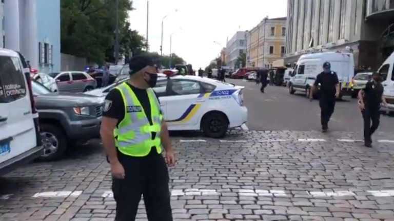 Мъж взе заложник в банка в Киев