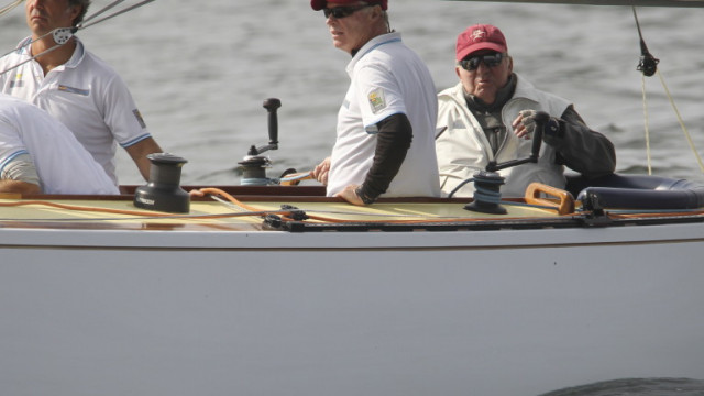 Хуан Карлос напуска Испания