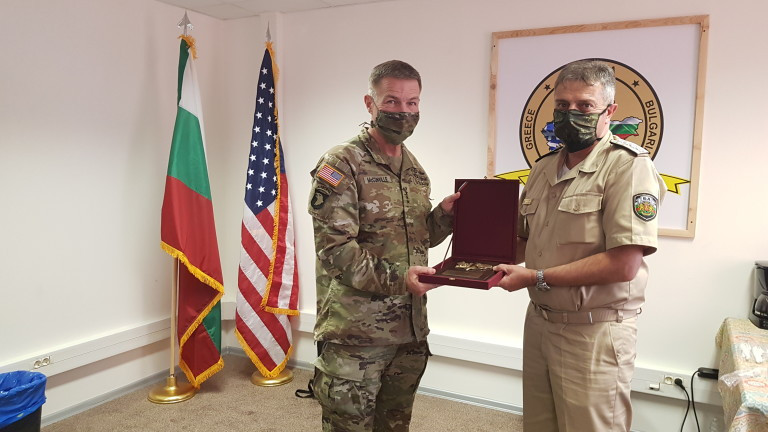 Шефът на отбраната се срещна с началника на Сухопътните войски на САЩ