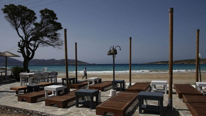 Гърция въвежда вечерен час за барове и ресторанти